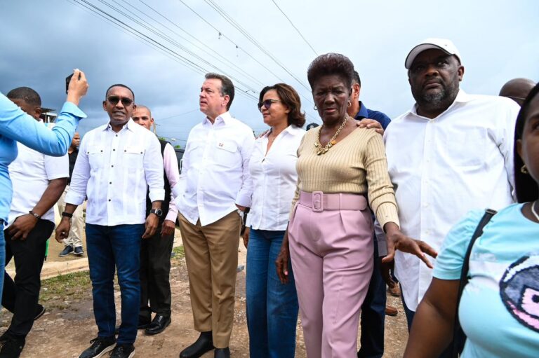 Gobierno inicia proyecto de rehabilitación de viviendas y calles en el sector Los Suizos, Monte Plata