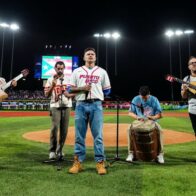 Pedro Capó interpretó el Himno y acompañó a Puerto Rico en el Clásico Mundial de Béisbol