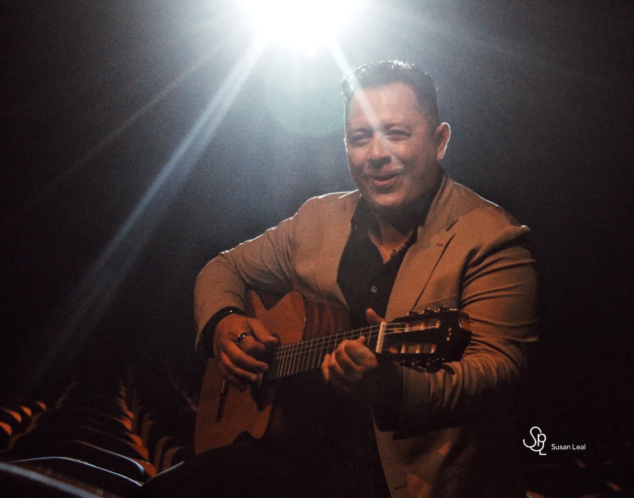 Astor Torres consolida su identidad artística con el lanzamiento de su canción “Decidido”