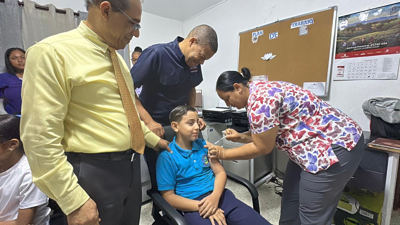 Anuncia disponibilidad de nueva vacuna contra el Virus del Papiloma Humano en Monseñor Nouel