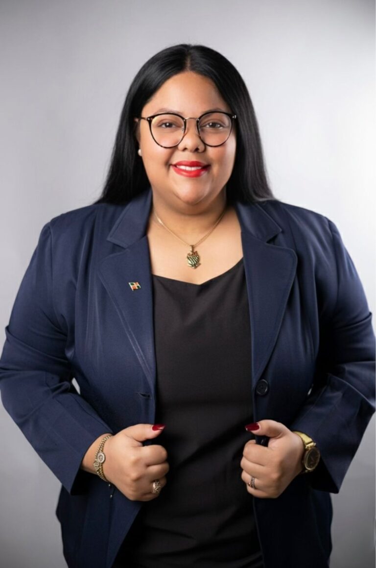 Ninoska Batista lanza candidatura a la Secretaría de Comunicaciones de la JRM en Santo Domingo Este
