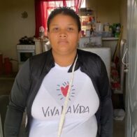 Residente denuncia agentes de Migración rompieron puerta de su casa y sustrajeron dinero en Bayaguana