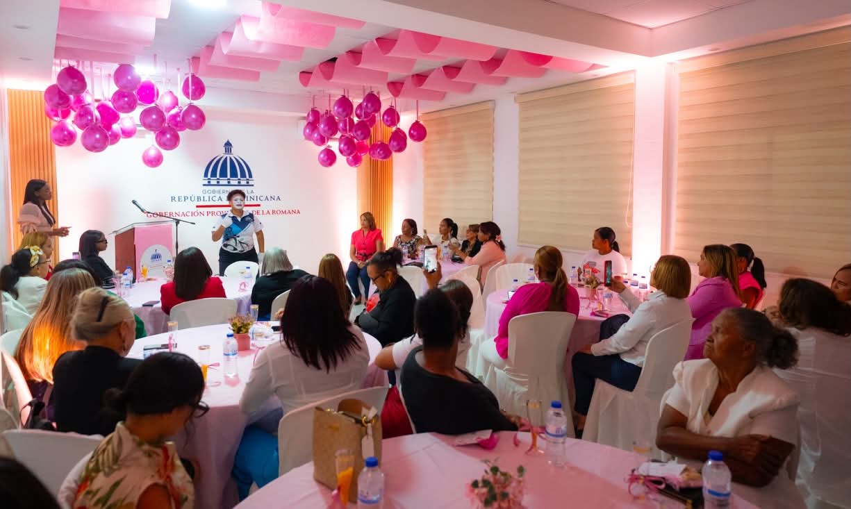 Autoridades participan en conferencia “Voces de Mujer” en conmemoración del Día Internacional de la Mujer en La Romana