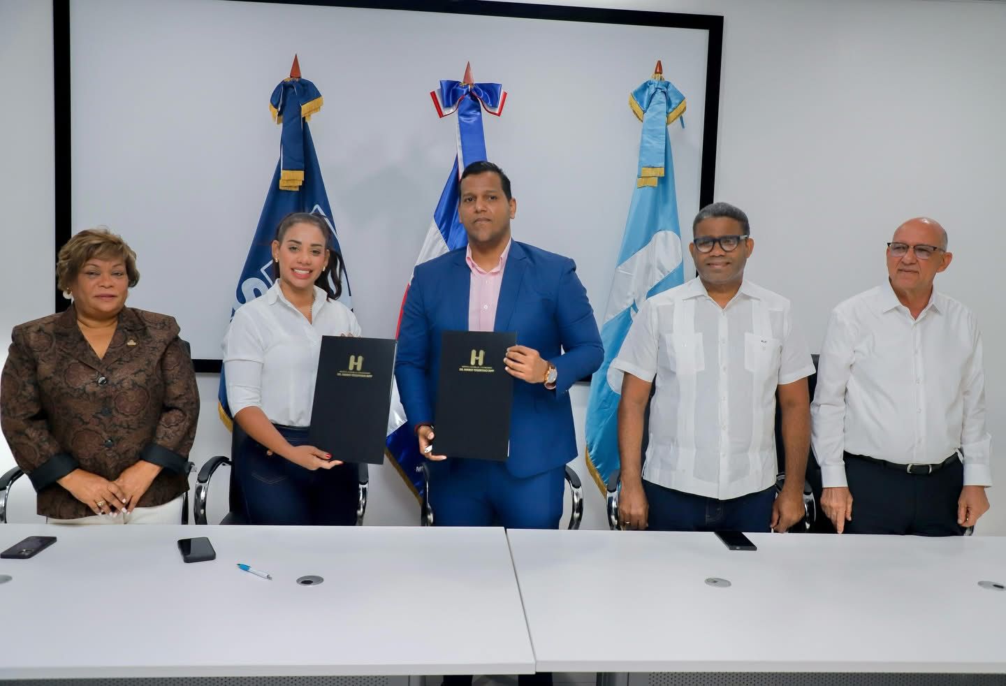 Hospital Mario Tolentino Dipp y Alcaldía de SDN firman alianza estratégica por la salud preventiva