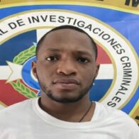 Policía identifica y persigue a hombre acusado de matar a uno y herir a tres personas en Villa Mella
