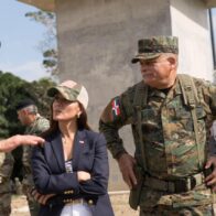 Ministro de Defensa y embajadora de Estados Unidos realizan recorrido por la zona fronteriza de Dajabón