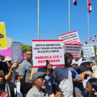 Afectados por Bienes Nacionales con la compra de solares protesta frente al Congreso Nacional
