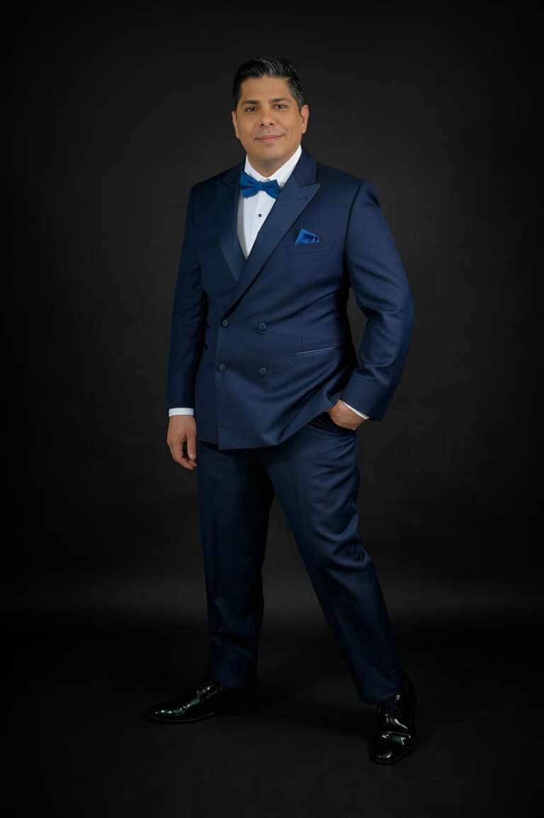 Comunicador Samir Saba se destaca en la alfombra de Premios Soberano 2026
