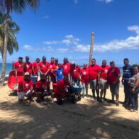 Director de Deportes lidera operativo de limpieza en Playa Punta Arena previo a Semana Santa 2026