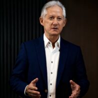 Ng Cortiñas afirma que el gobierno ni la población están preparados para asumir costo alzas del petróleo y los combustibles