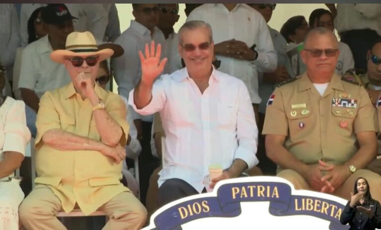Abinader y Mejía encabezan desfile cívico-militar en Azua por el 182 aniversario de la Batalla del 19 de Marzo
