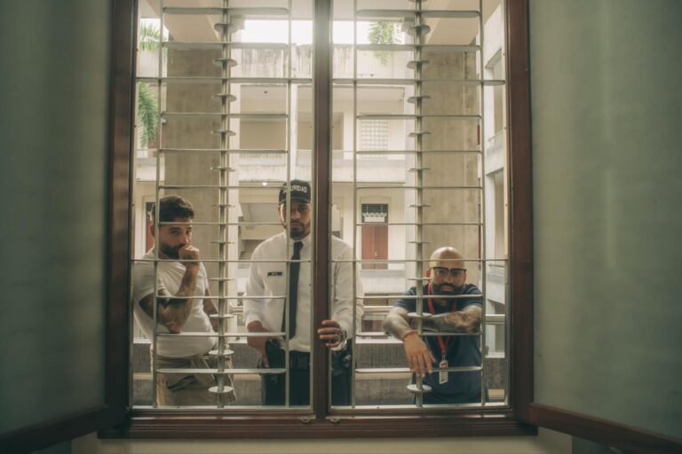 Maluma celebra el arte y la identidad colombiana con "BOTERO" ft. Arcángel y NTG
