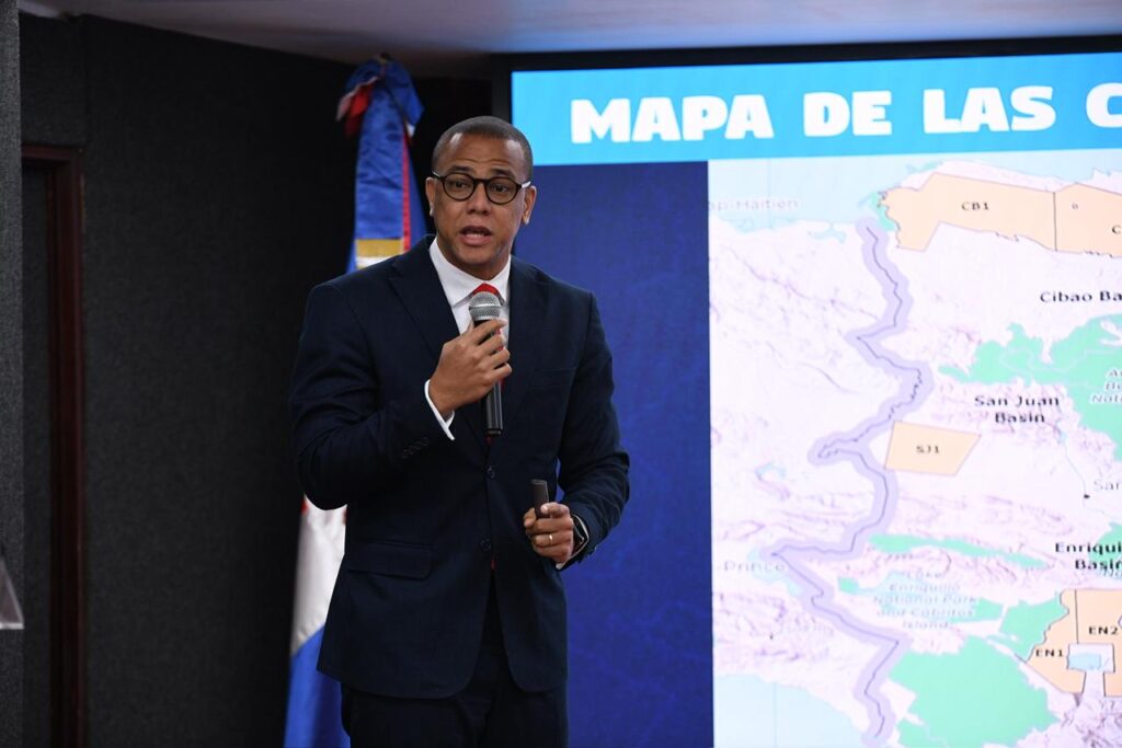 El viceministro Noel Báez destaca la exploración de hidrocarburos como puente estratégico hacia la transición energética del país.