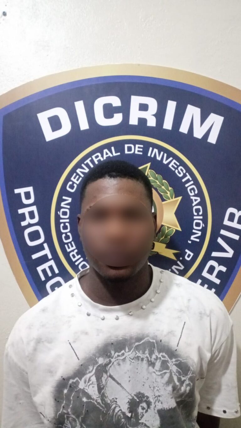 Policía Nacional apresa joven en flagrante delito con dólares presumiblemente falsos en Constanza