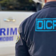 Policía investiga doble muerte y un herido en tiroteo por presunta disputa de drogas en Santiago Oeste; hay dos prófugos