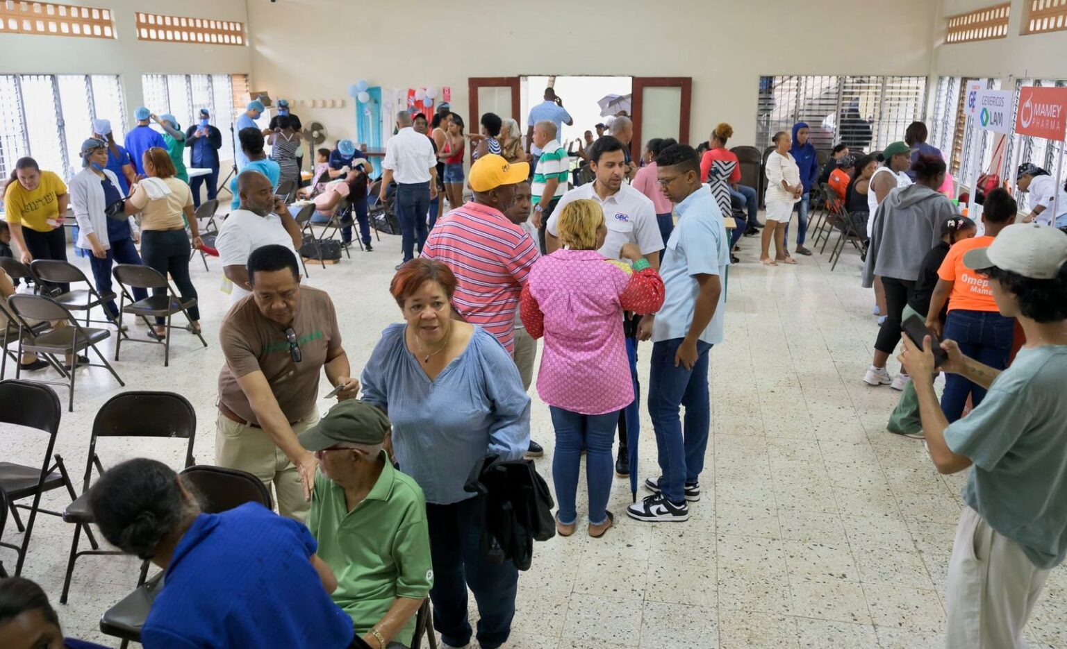 Raymond Rodríguez y Fundación GBC benefician a más de 500 personas con operativo de salud en Gualey, D.N