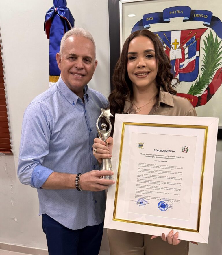 Jarabacoa reconoce a Claribel Adames "La Loba", por ganar como Locutora del Año en los Premios Soberano 2026