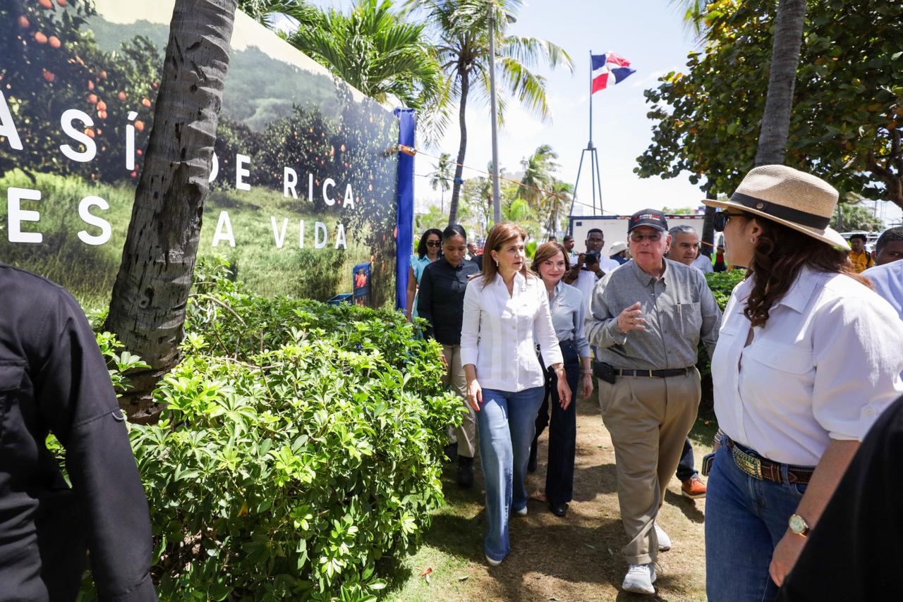 Raquel Peña visita la Feria Agropecuaria Nacional en su último día, previo a su clausura esta noche