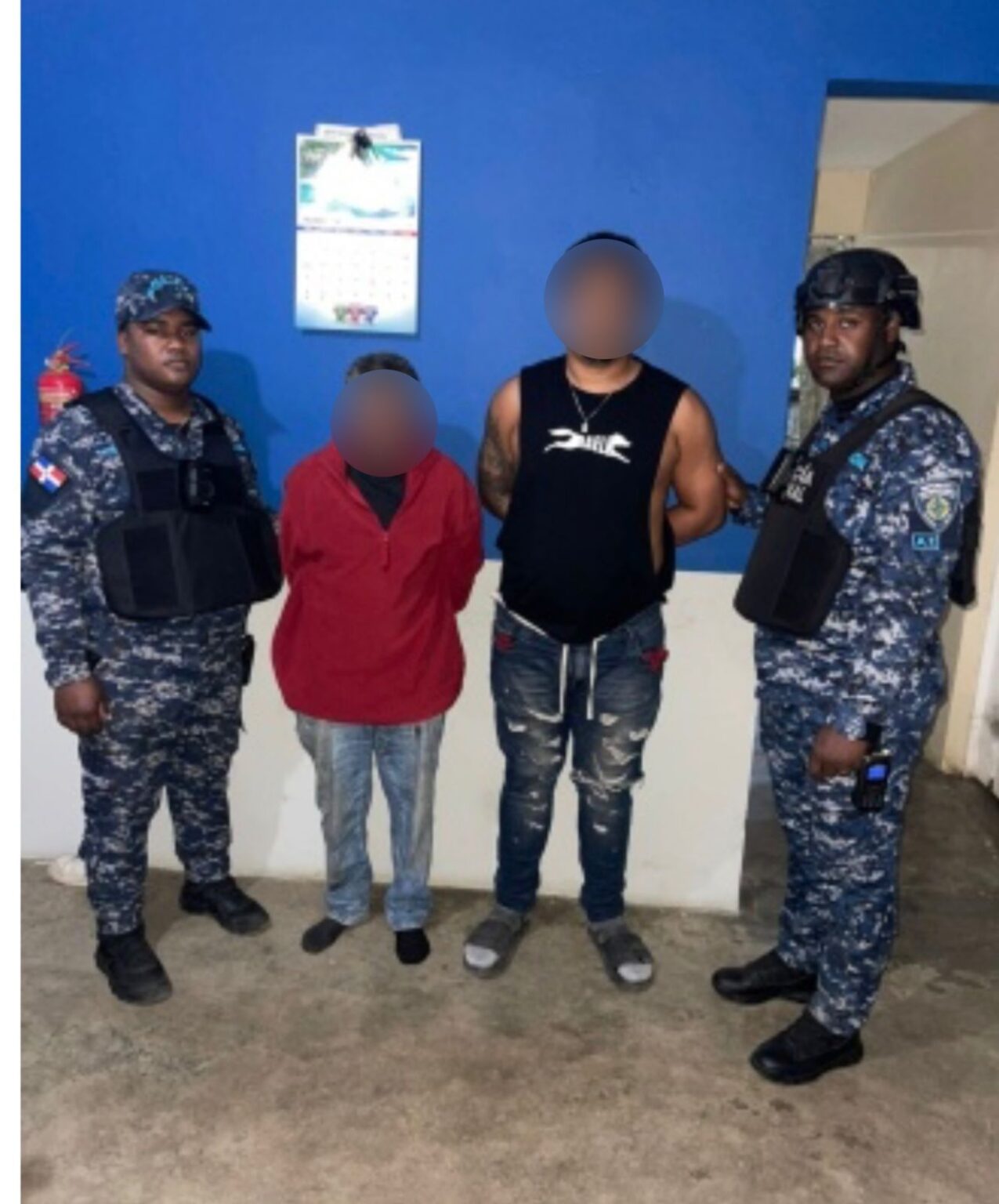 Policía Nacional arresta dos hombres a quienes se les ocupó drogas y dinero en el municipio Jima Abajo, La Vega