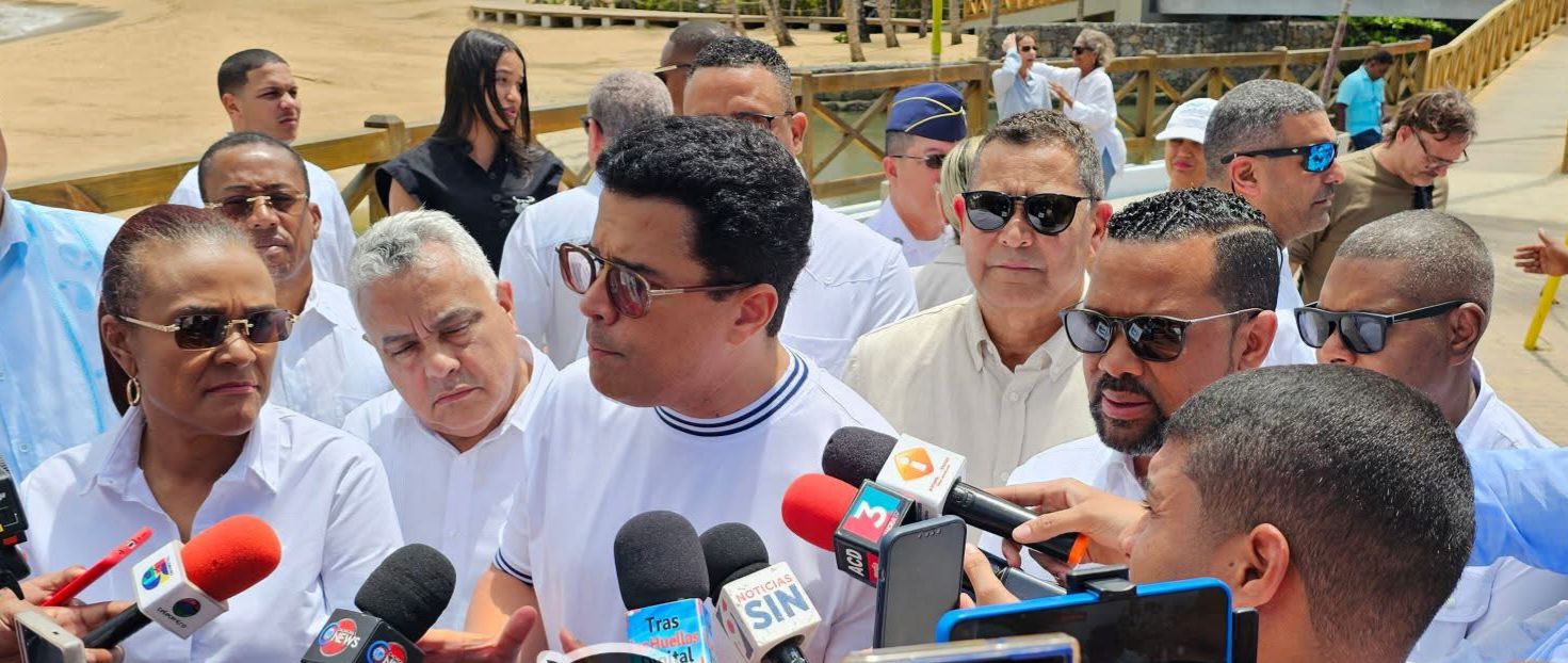Cautos y atentos: ministro David Collado se pronuncia ante crisis global durante inauguración en Las Terrenas