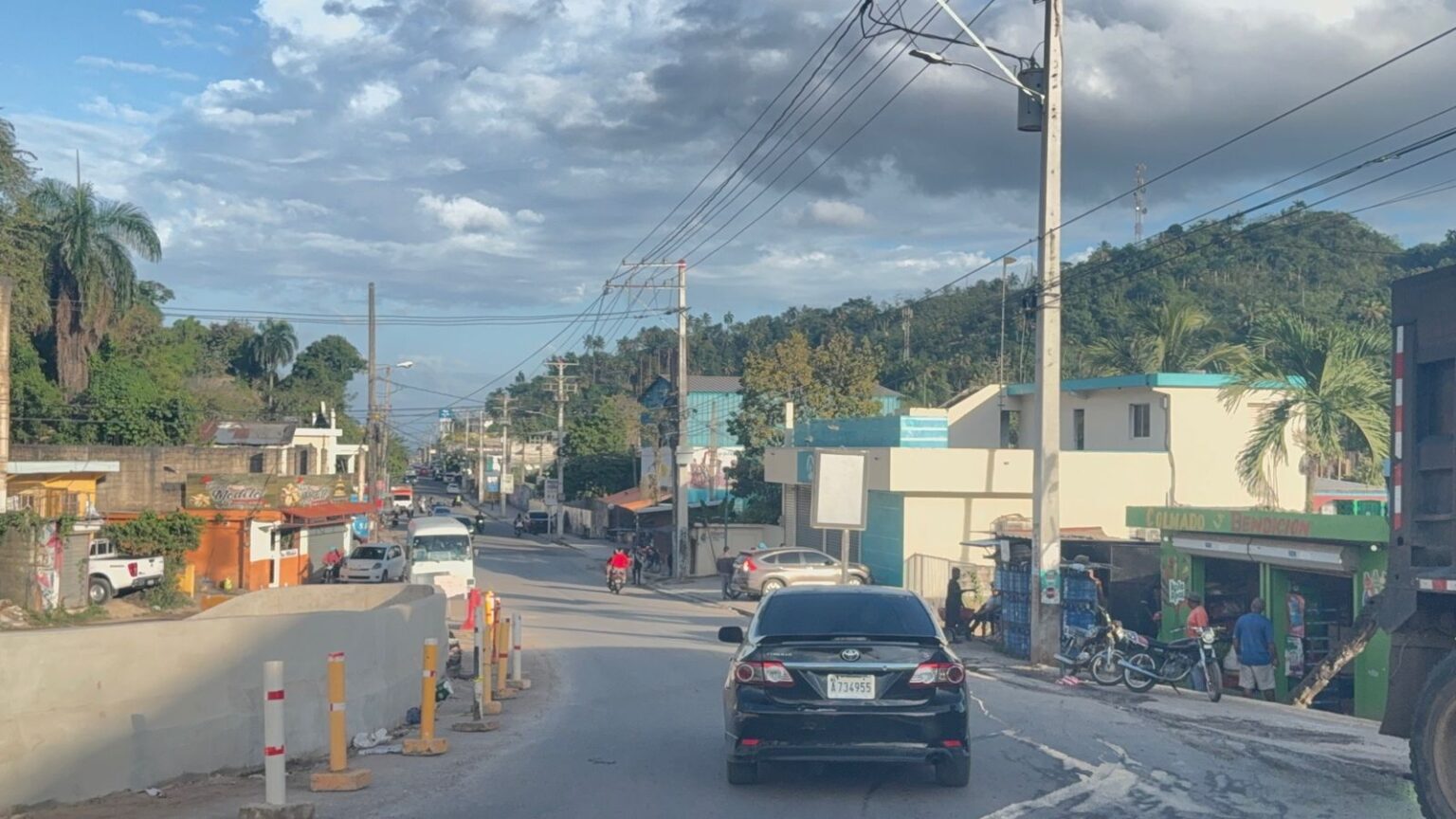 Avanzan trabajos finales para la inauguración de la entrada de Samaná