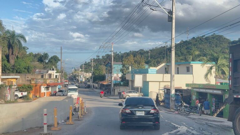 Avanzan trabajos finales para la inauguración de la entrada de Samaná