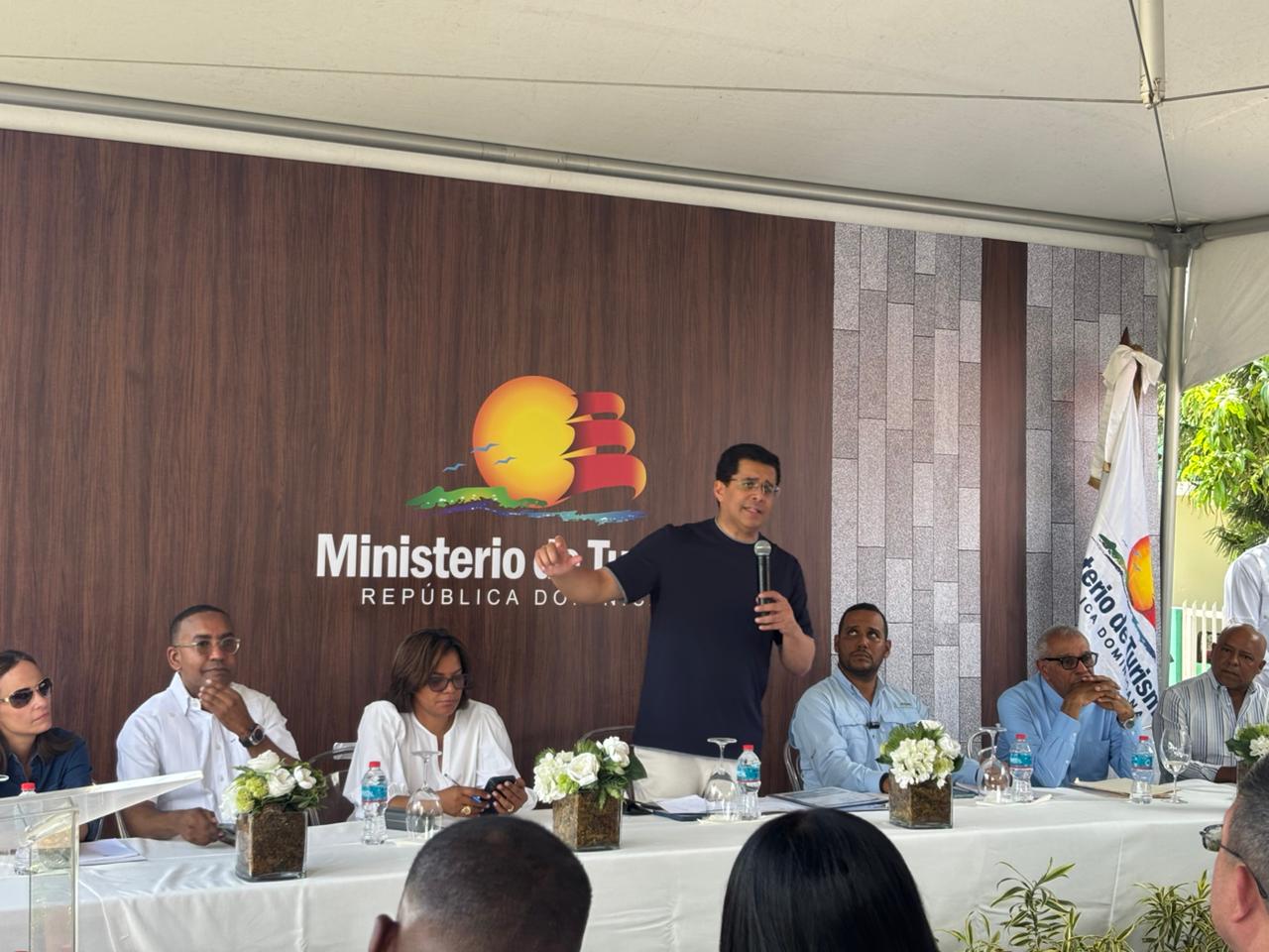 Ministro de Turismo rechaza prepotencia en el Estado: “No somos faraones”