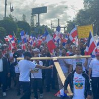 “No vamos a permitir que aquí pase lo de Cotuí”: sacerdote Nino Ramos advierte seguirán marchando contra minería en Santiago