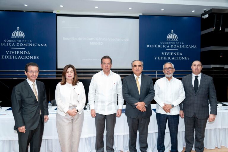 Ito Bisonó crea comisión para vigilar contrataciones del MIVHED