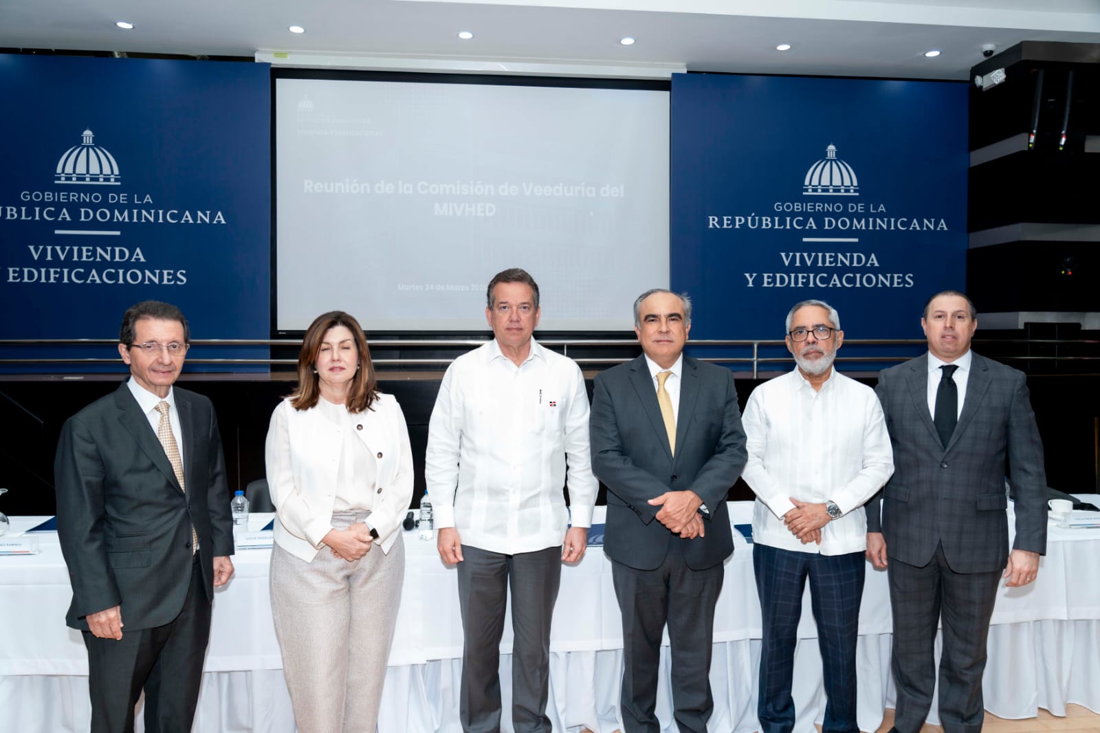 Ito Bisonó crea comisión para vigilar contrataciones del MIVHED