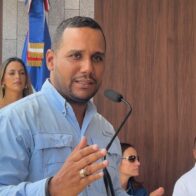Alcalde de Monte Plata destaca reconstrucción de la Plaza de la Municipalidad y solicita nuevas obras al MITUR