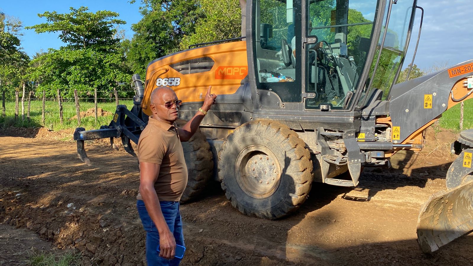 Gabriel Marte impulsa trabajos viales en comunidades de Boyá
