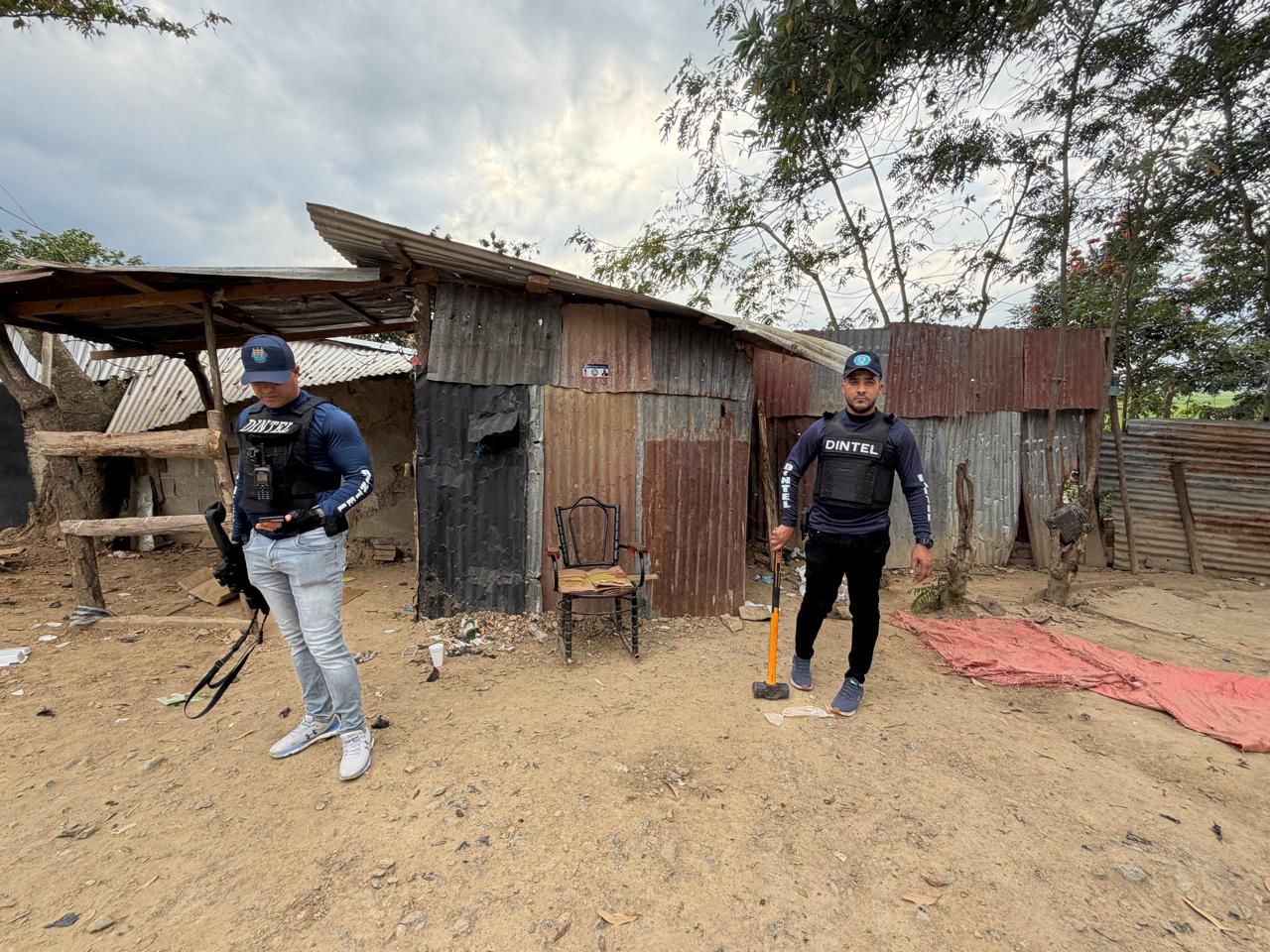 DINTEL realiza operativos focalizados y ocupa drogas, radios de comunicación y motocicletas en La Vega