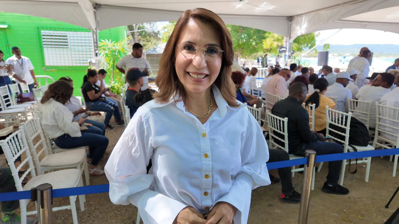 Gobernadora Claritza Rochtte resalta proyecto turístico que impulsará zona entre Puerto Plata y Montecristi