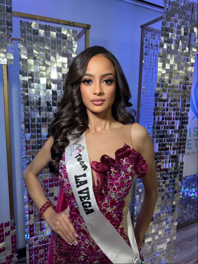 Disnailin Abreu Ferreira se prepara para representar con orgullo a La Vega en Miss Petite República Dominicana Teen