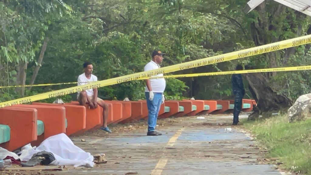 Hallan muerto a hombre en la ciclovía de la Circunvalación Sur de Santiago; comunitarios denuncian abandono y negligencia oficial