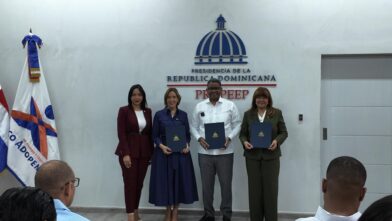 ADOPEM y PROPEEP formalizan alianza para impulsar emprendedores en comunidades vulnerables