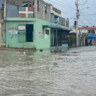 Fuertes lluvias inundan avenidas y sectores de Santiago