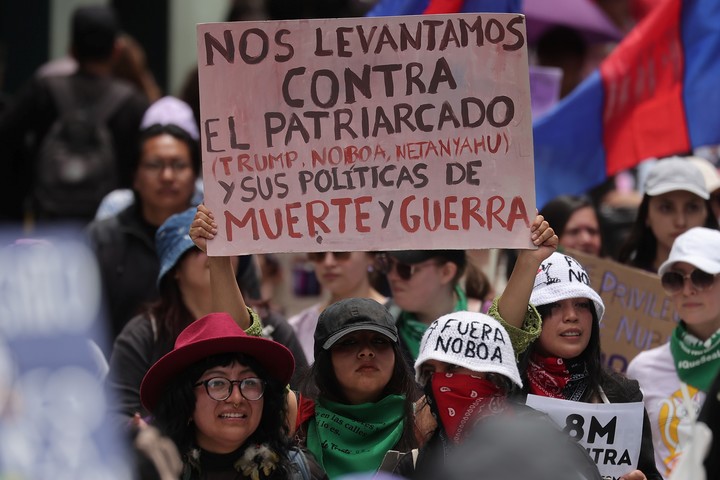 Miles marchan en Latinoamérica en el Día Internacional de la Mujer para exigir justicia e igualdad