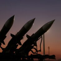 Ejército iraní juró continuar la guerra “hasta la victoria total” y rechazó las negociaciones anunciadas por Trump