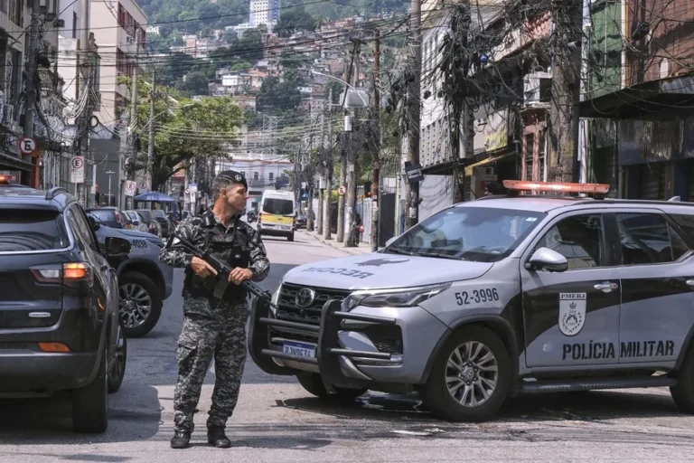 Al menos ocho muertos en una acción policial antidrogas en favelas de Río de Janeiro