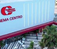 Tiroteo en sala de cine genera pánico; autoridades investigan lo ocurrido
