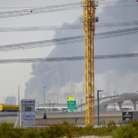 Nuevos ataques iraníes alcanzan un edificio en Dubái y tanques de combustible en Baréin