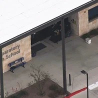 Tiroteo en escuela de Texas deja una docente herida y un estudiante muerto