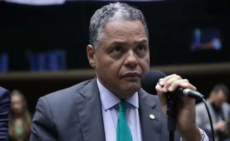 Diputado Antonio Brito pide completar pensiones para choferes del corredor Independencia