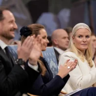 La princesa Mette-Marit de Noruega dice que fue engañada y manipulada por Epstein
