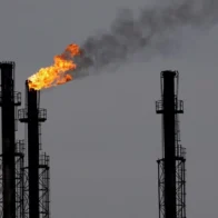 El brent sube un 4,93 % y supera los 85 dólares ante temores de suministro en Oriente Medio