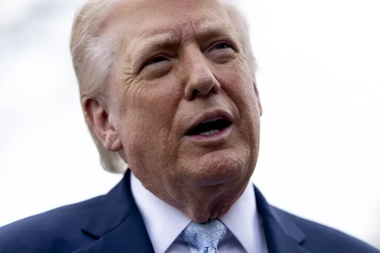 Trump dice alegrarse de la muerte del exfiscal que le investigó por la supuesta trama rusa
