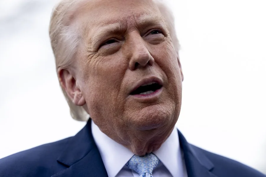 Trump dice alegrarse de la muerte del exfiscal que le investigó por la supuesta trama rusa