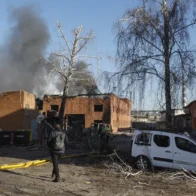 Zelenski denuncia un ataque ruso masivo contra Ucrania que deja siete muertos en Kiev